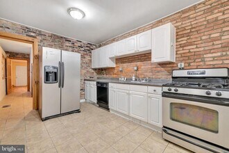 1742 E Lombard St in Baltimore, MD - Building Photo - Building Photo