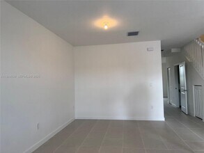 2716 SE 26th Ave in Homestead, FL - Building Photo - Building Photo