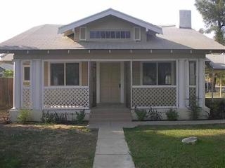 1122 Lomita Dr in Bakersfield, CA - Building Photo