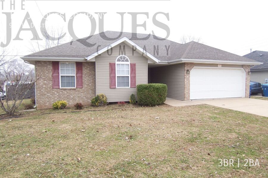 901 W Dustin Ln in Nixa, MO - Building Photo