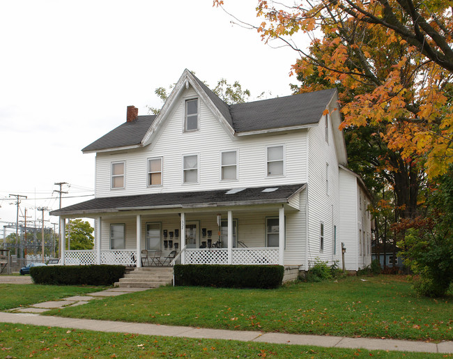 332 N Cochran Ave in Charlotte, MI - Building Photo - Building Photo