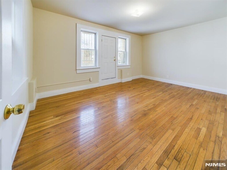 413 Dodd St, Unit 6 in East Orange, NJ - Foto de edificio