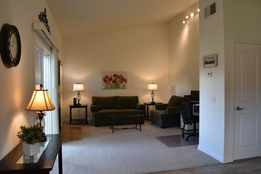 908 Sea Cliff Way in Oceanside, CA - Building Photo