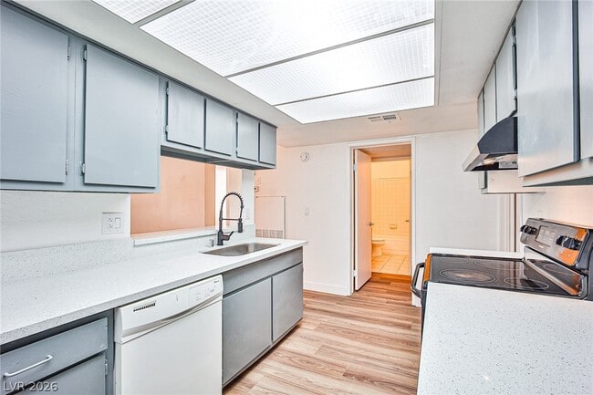 3585 Arville St in Las Vegas, NV - Building Photo - Building Photo