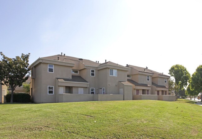 Northridge Plaza Apartments in Salinas, CA - Building Photo - Building Photo