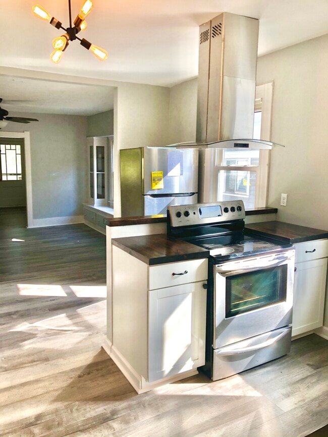 2410 W 10th Street, Unit Up