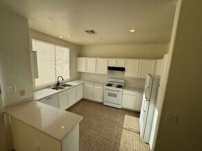 2721 Pan Pacific Rd in Las Vegas, NV - Building Photo - Building Photo