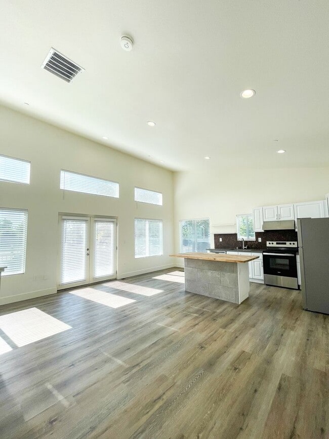 2090 House Aly in Sacramento, CA - Building Photo - Building Photo