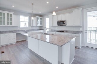 3978 Shire Meadow Ln in Triangle, VA - Building Photo - Building Photo