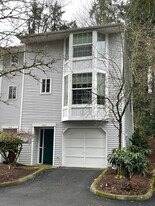 10213 NE 129th Ln in Kirkland, WA - Building Photo