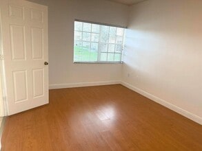 2331 NW 96th Ter, Unit 17-M in Pembroke Pines, FL - Foto de edificio - Building Photo