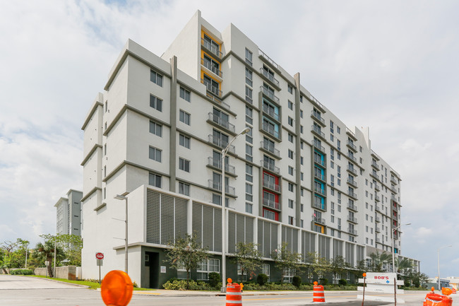 St. Martin's Place Apartments in Miami, FL - Building Photo - Building Photo