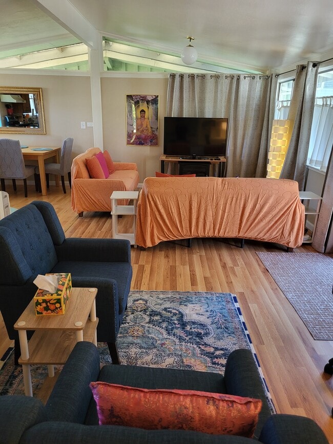 property at 1033 Broadmoor Dr