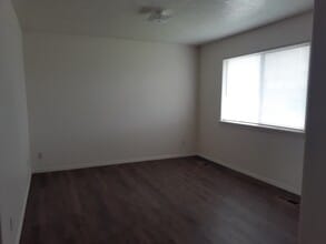 4616 N Tumbleweed Dr in Enoch, UT - Building Photo - Building Photo