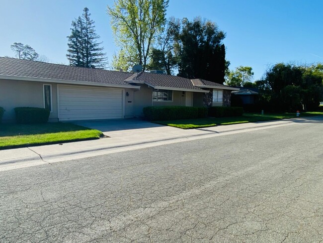 6801 Trudy Way in Sacramento, CA - Building Photo - Building Photo