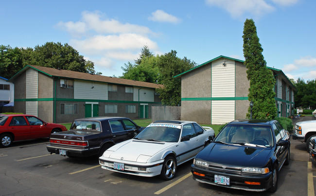 Cedar Tree Apartments in Eugene, OR - Foto de edificio - Building Photo