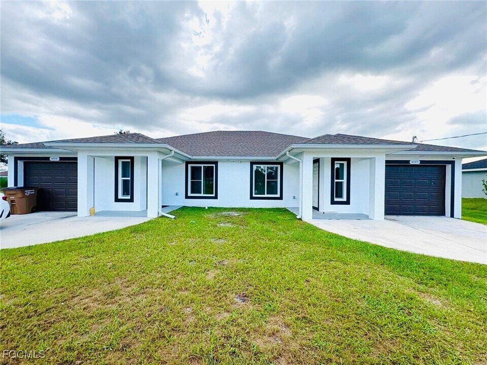 4727 21st St SW in Lehigh Acres, FL - Building Photo