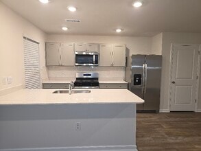 408 Honeycutt Oaks Dr in Angier, NC - Foto de edificio - Building Photo