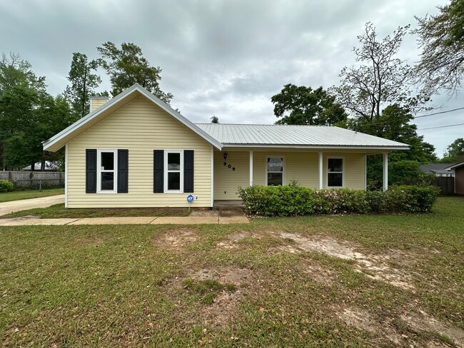 property at 909 Yorktown Rd