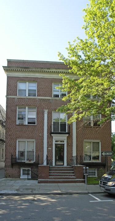 23 Mitchell Pl in White Plains, NY - Foto de edificio