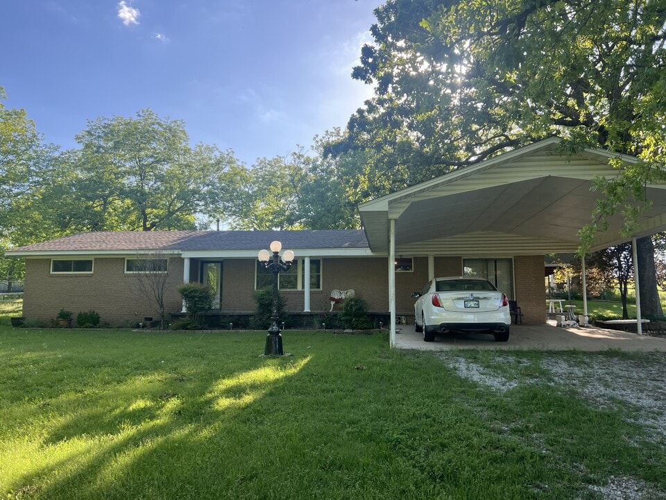 13915 County Rd 3450 in Ada, OK - Building Photo