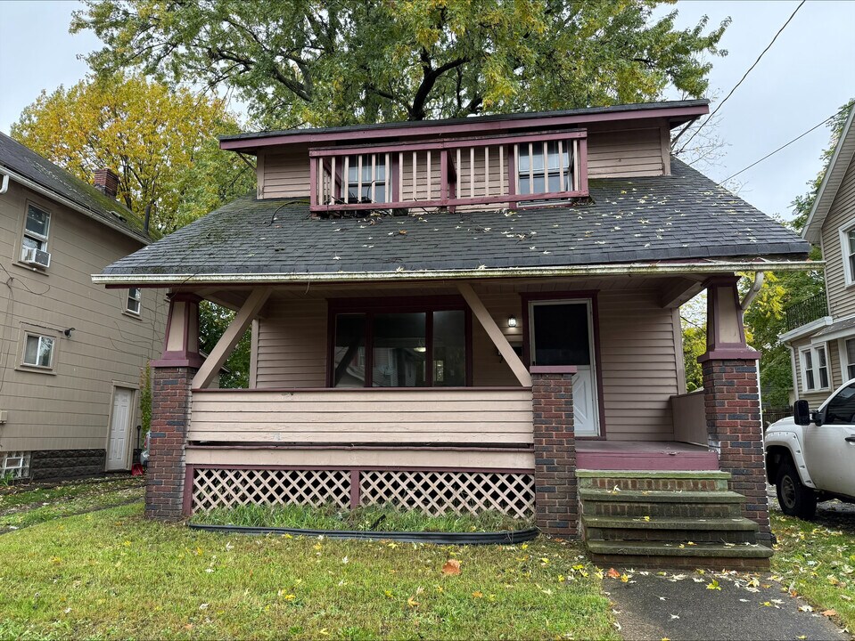 140 Brighton Dr in Akron, OH - Building Photo