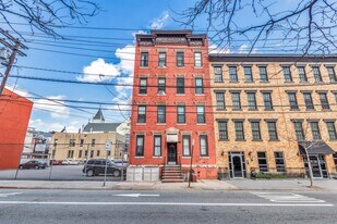 554 OBSERVER Hwy in Hoboken, NJ - Building Photo