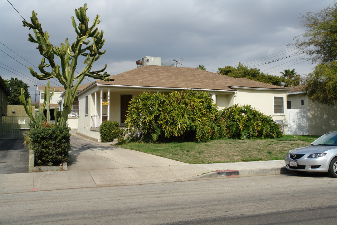 817-821 E Palmer Ave in Glendale, CA - Building Photo