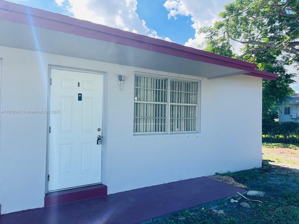 125 NW 12th Ave in Dania Beach, FL - Building Photo