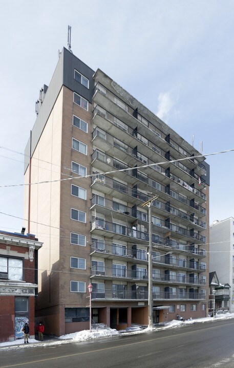 Bronsview in Ottawa, ON - Building Photo