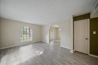 14030 Cashel Forest Dr-Unit -4 in Houston, TX - Building Photo - Building Photo