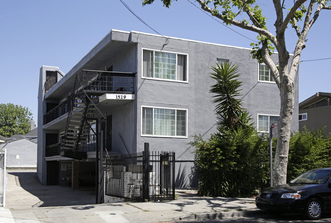 1529 Alcatraz Ave in Berkeley, CA - Building Photo