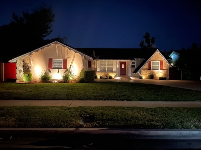 21000 Blythe St in Canoga Park, CA - Building Photo - Building Photo