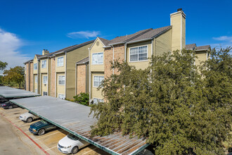 Oaks on the Ridge in Irving, TX - Building Photo - Building Photo