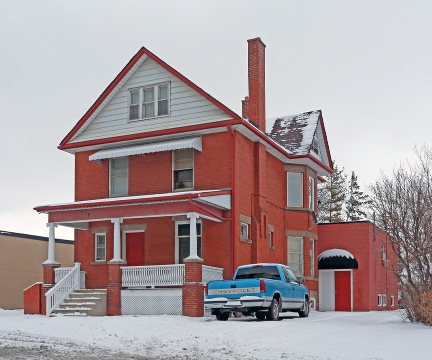 358 Main St in Milton, ON - Building Photo