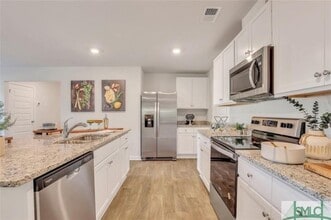 477 Coconut Dr in Bloomingdale, GA - Foto de edificio - Building Photo