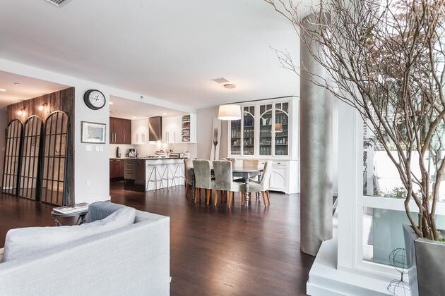 133 W 22nd St in New York, NY - Building Photo