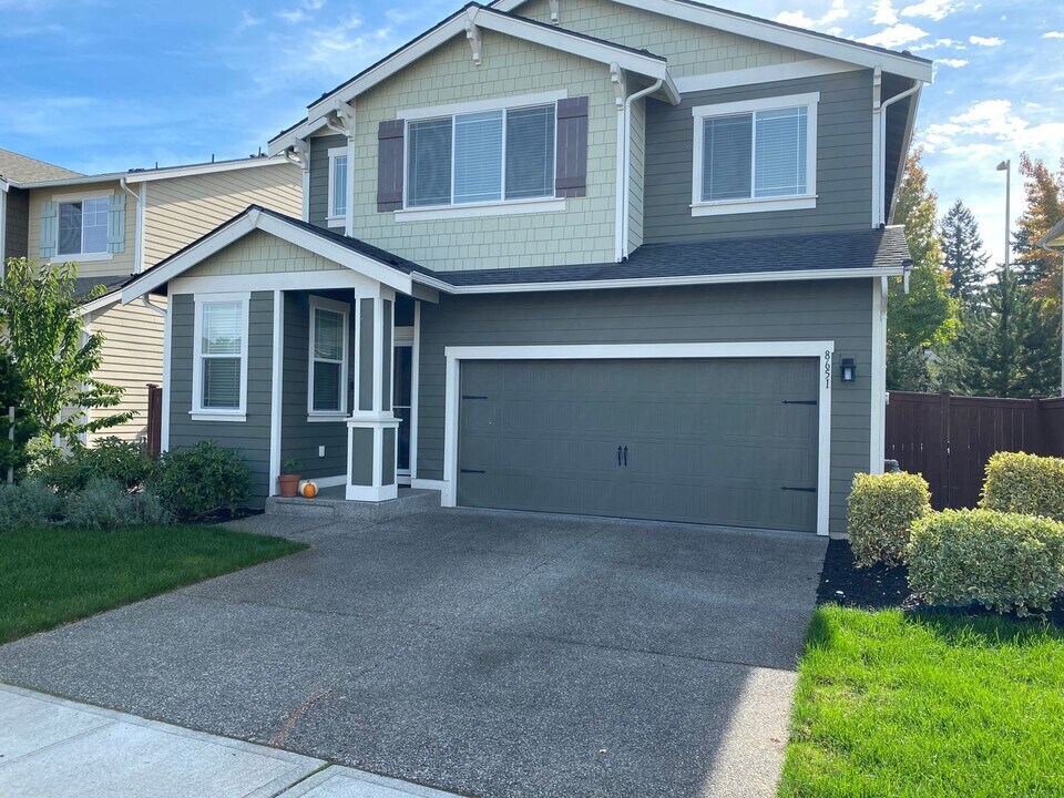 8651 Spartacus St NE in Lacey, WA - Building Photo
