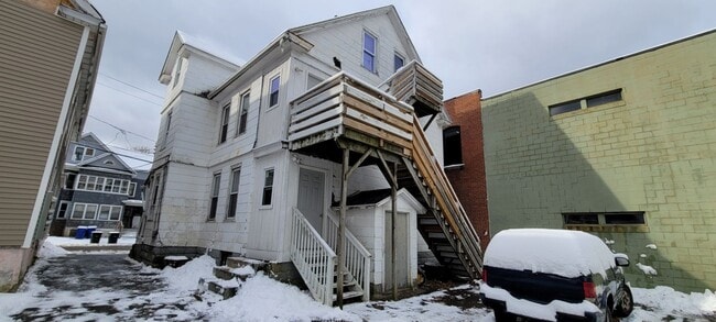 53 Center St in Torrington, CT - Foto de edificio - Building Photo