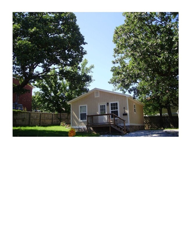 property at 832 W Eagle St