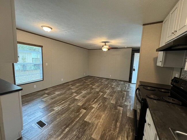 297 Bristol Dr in Hampton, GA - Building Photo - Building Photo