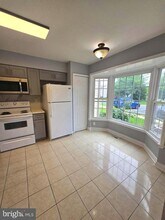 14006 Betsy Ross Ln in Centreville, VA - Foto de edificio - Building Photo