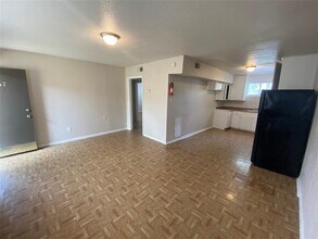 5610 Royal Palms St in Houston, TX - Building Photo - Building Photo