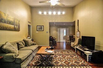 11400 Park Central Pl in Dallas, TX - Building Photo - Building Photo