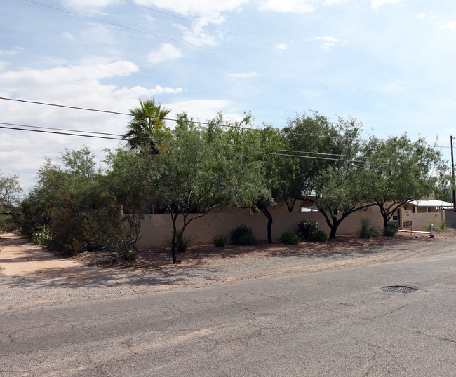 1102-1104 E Halcyon Rd in Tucson, AZ - Building Photo - Building Photo