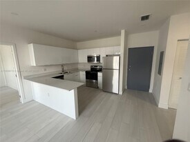 879 E 24th St, Unit 204 in Hialeah, FL - Building Photo
