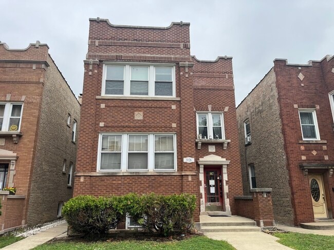 property at 5126 W Cullom Ave