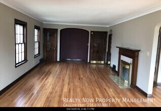 18220 Winslow Rd in Shaker Heights, OH - Foto de edificio - Building Photo