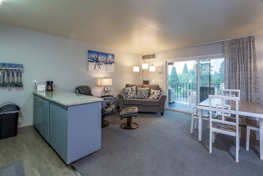 6103 NW Harriman St in Bend, OR - Building Photo