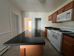 275 Beacon St, Unit 275 Beacon St in Somerville, MA - Foto de edificio - Building Photo